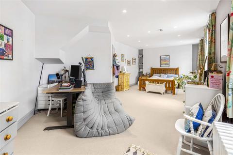 9 Westmoreland Place, London, SW1V 4AB