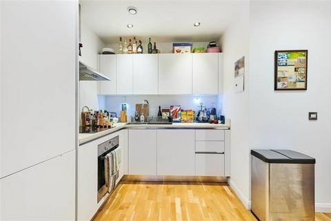 1 bedroom flat for sale, Streatham High Road, SW16