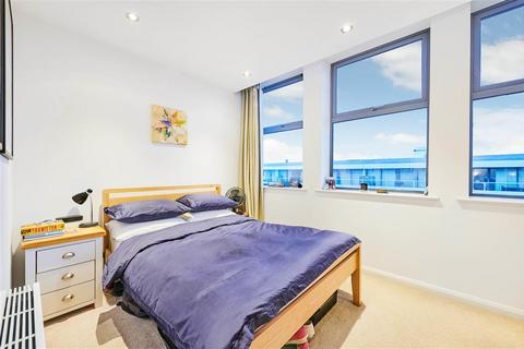 1 bedroom flat for sale, Streatham High Road, SW16
