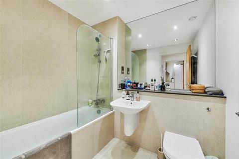 1 bedroom flat for sale, Streatham High Road, SW16