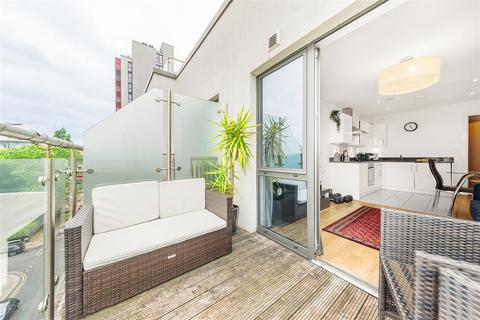 1 bedroom flat for sale, Gwynne Road, SW11