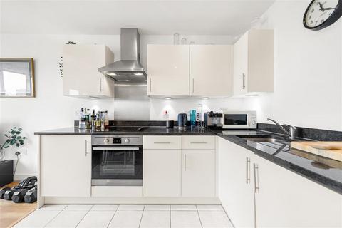 1 bedroom flat for sale, Gwynne Road, SW11