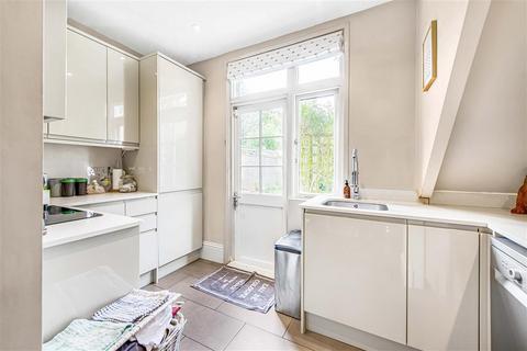 144 Amesbury Avenue, London, SW2 3AB