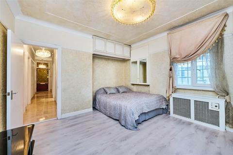 3 bedroom flat for sale, Brompton Road, SW3