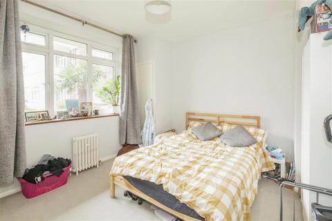 2 bedroom flat for sale, Upper Richmond Road, SW15
