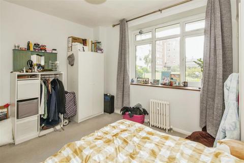 2 bedroom flat for sale, Upper Richmond Road, SW15