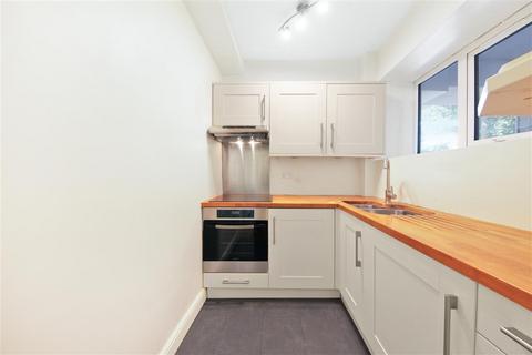 2 bedroom flat for sale, Upper Richmond Road, SW15