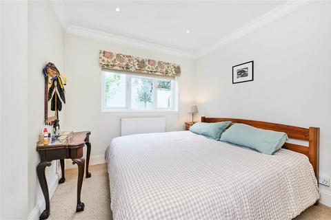 2 bedroom flat for sale, Kersley Street, SW11