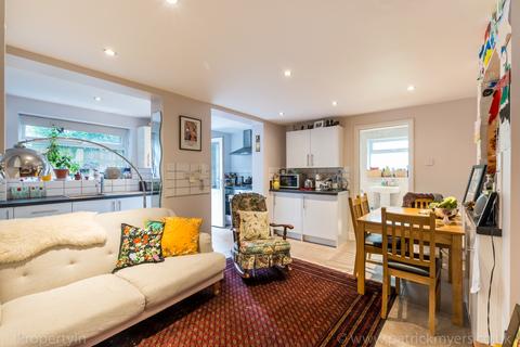 2 bedroom flat to rent, Derwent Grove East Dulwich SE22