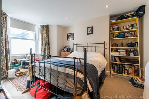 2 bedroom flat to rent, Derwent Grove East Dulwich SE22