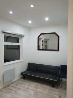 2 bedroom flat to rent, Alexandra Avenue, Harrow HA2