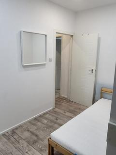 2 bedroom flat to rent, Alexandra Avenue, Harrow HA2