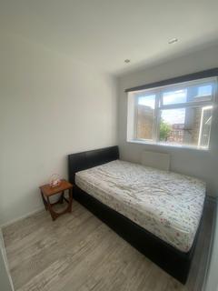 2 bedroom flat to rent, Alexandra Avenue, Harrow HA2