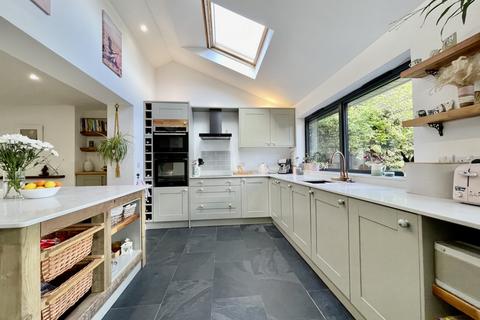 2 Franklyn Drive, Exeter, EX2 9HR