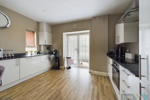 3 bedroom maisonette for sale, Canvey Road, Canvey Island, SS8