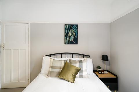 1 bedroom in a house share to rent, Avalon Road, London W13