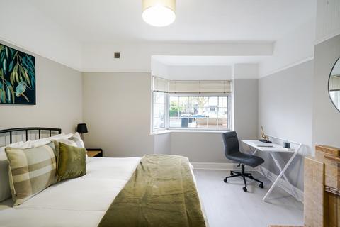 1 bedroom in a house share to rent, Avalon Road, London W13