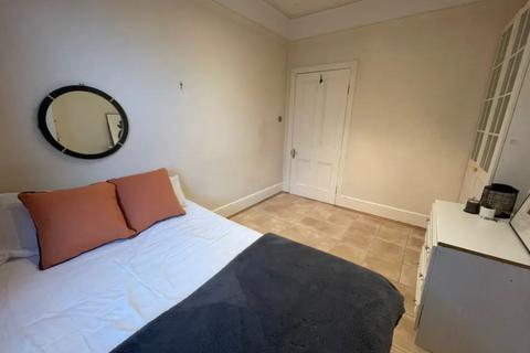 1 bedroom in a house share to rent, Northcote Avenue, London W5