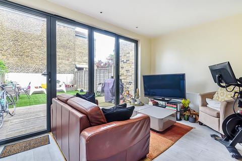 40 Pevensey Road, London, SW17 0HR
