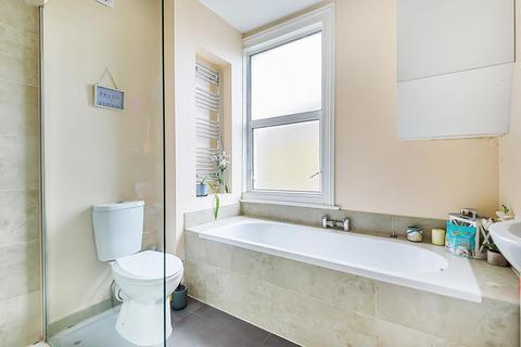 40 Pevensey Road, London, SW17 0HR