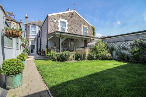 4 bedroom semi-detached house for sale, Severn Road-*Absolutely Stunning*4 Bedrooms*Outside Kitchen/Dining Area*Private Garden*