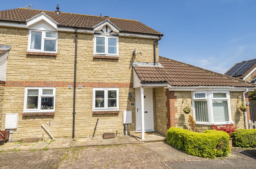 Saunters Close, Wincanton BA9 2 bed terraced house for sale £225,000