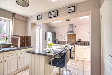 10 Weavers Road, Quedgeley, Gloucester, GL2 4WX