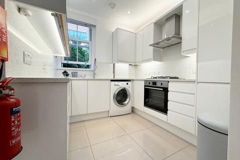 3 bedroom apartment to rent, Suffolk House, London SW2