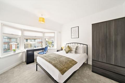 1 bedroom in a house share to rent, Fairfield Drive, Perivale UB6