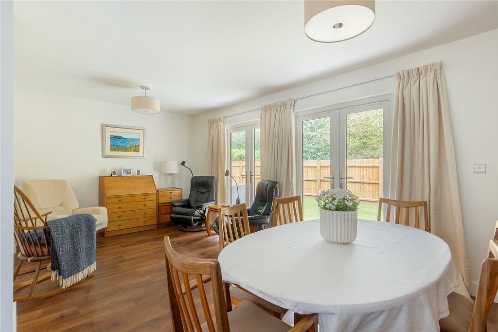 Sitting/Dining Area