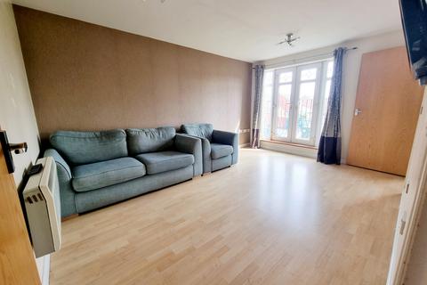 2 bedroom apartment to rent, Rollesby Gardens, St Helens, WA9