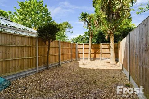 12 Harcourt, Wraysbury, Staines, TW19 5DY