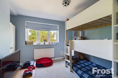 12 Harcourt, Wraysbury, Staines, TW19 5DY