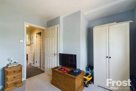 12 Harcourt, Wraysbury, Staines, TW19 5DY