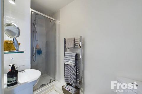 12 Harcourt, Wraysbury, Staines, TW19 5DY