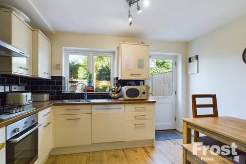 12 Harcourt, Wraysbury, Staines, TW19 5DY