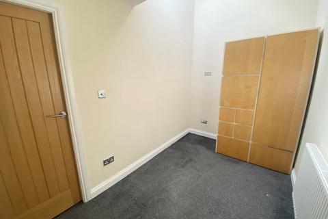 2 bedroom flat to rent, Harrogate Road, Alwoodley, Leeds, LS17