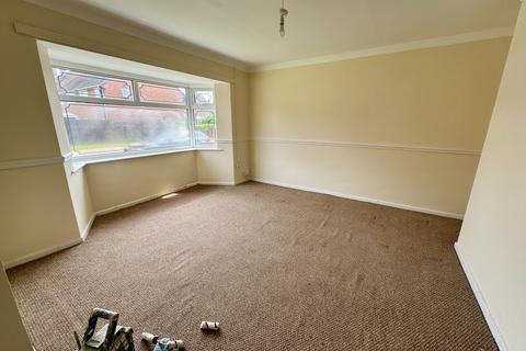 3 bedroom semi-detached house to rent, Evesham Crescent, Walsall WS3