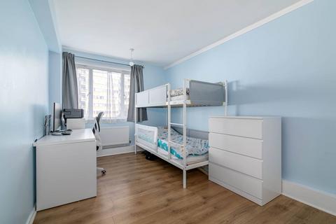 2 bedroom flat to rent, Churchill Gardens, Pimlico, London, SW1V