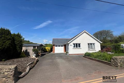 2 bedroom detached bungalow for sale, Main Road, Waterston, Milford Haven, Pembrokeshire. SA73 1DP
