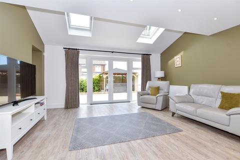 3 bedroom detached house for sale, The Glebe, Yalding, Maidstone, Kent