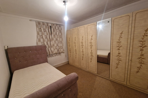 1 bedroom in a house share to rent, Richmond Road, Ilford IG1