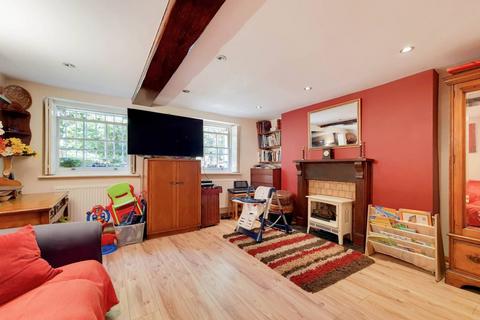 2 bedroom flat for sale, Clapham Road, Oval, London, SW9