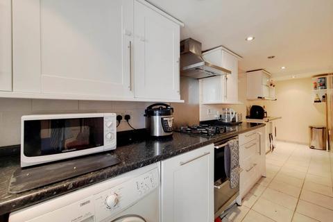 2 bedroom flat for sale, Clapham Road, Oval, London, SW9