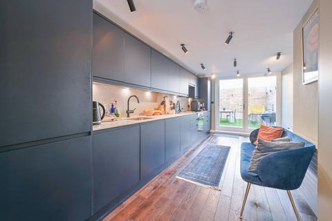3 bedroom terraced house to rent, Kennington Park Road, Kennington, London, SE11