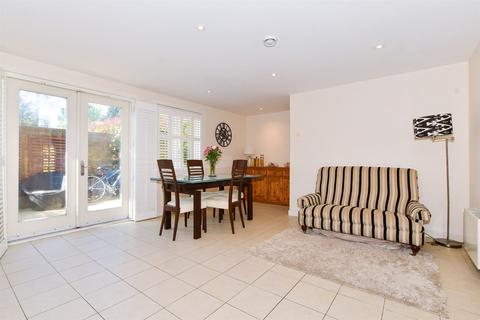 2 Edgar Close, Kings Hill, West Malling, ME19 4JE