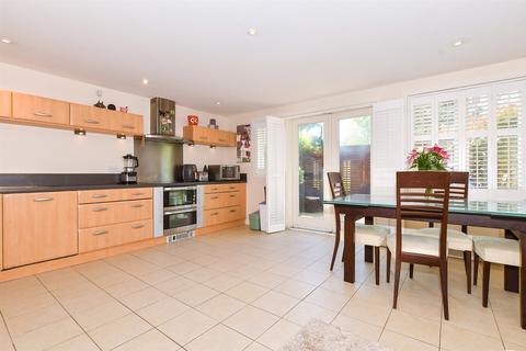 2 Edgar Close, Kings Hill, West Malling, ME19 4JE
