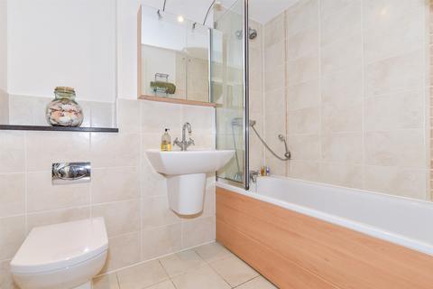 2 Edgar Close, Kings Hill, West Malling, ME19 4JE