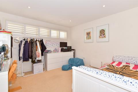2 Edgar Close, Kings Hill, West Malling, ME19 4JE