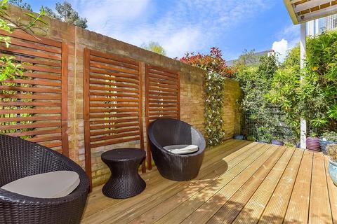 2 Edgar Close, Kings Hill, West Malling, ME19 4JE